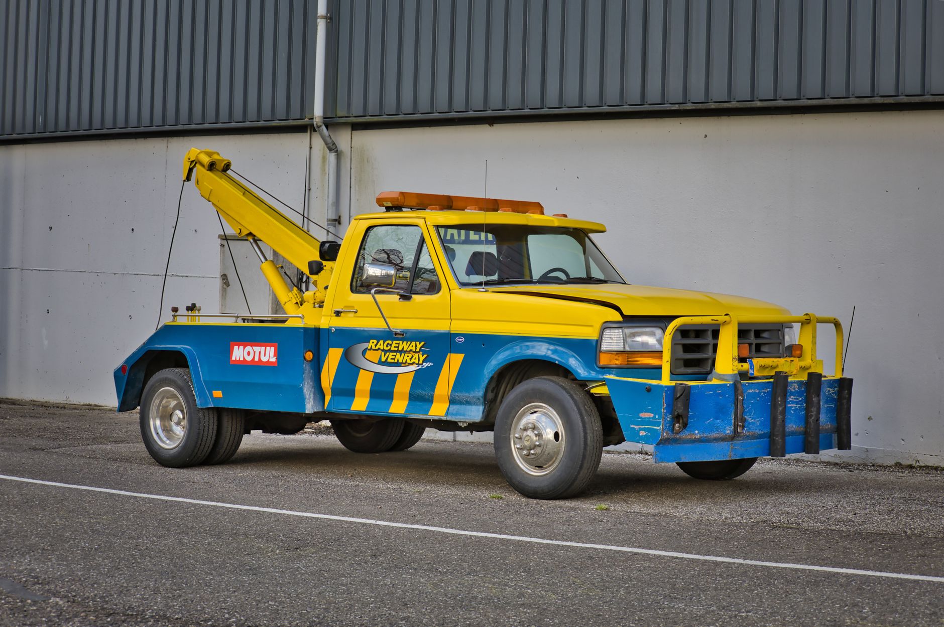 Remorquage voiture équipe à Versailles